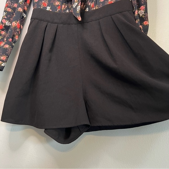 GUESS Women's Scarlett Ditsy Floral Print Bowtie Romper Jumpsuit Sz 4 Y2K - Picture 11 of 16